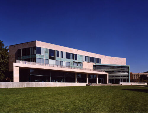 مرکز دانشجویی کارل و روت شاپیرو، دانشگاه برَندیز، 2002