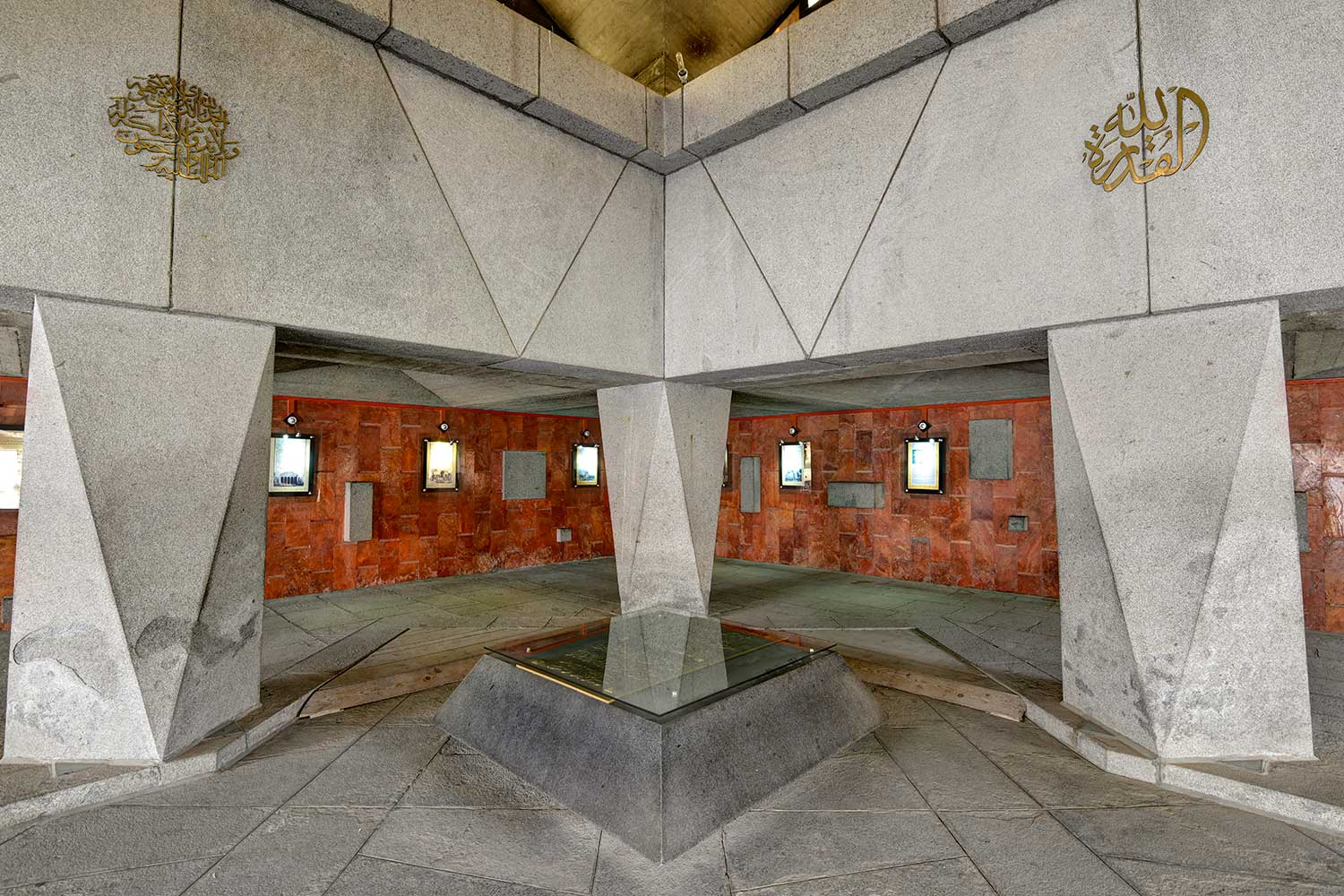 Mausoleum-of-Nader-Shah-Afshar-Houshang-Seyhoun