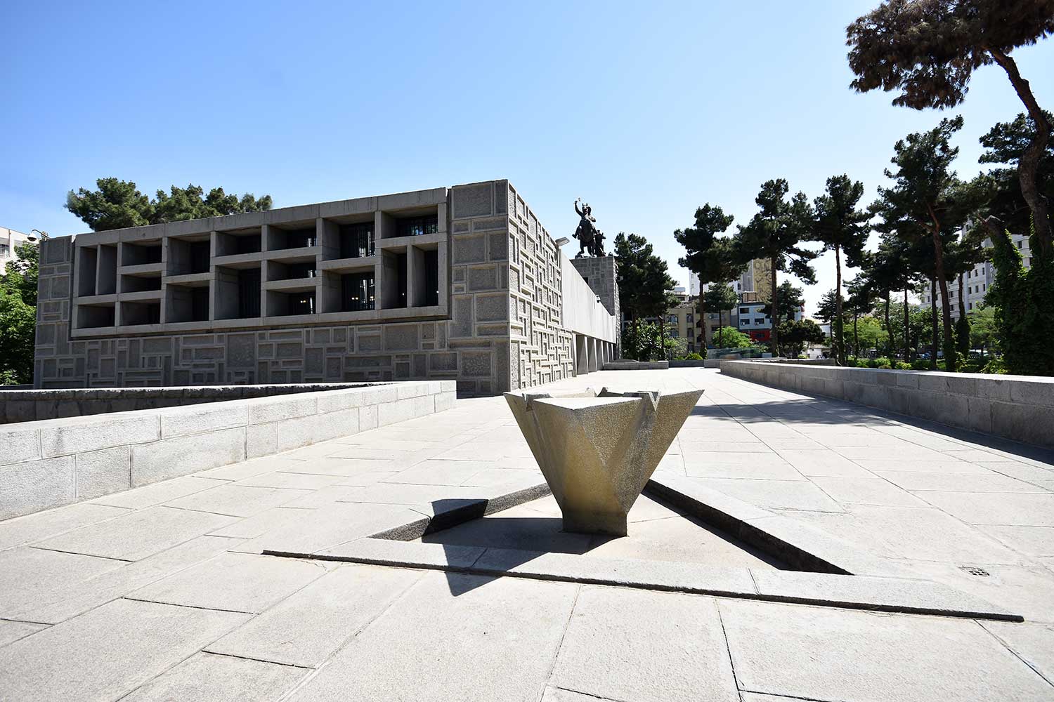 Mausoleum-of-Nader-Shah-Afshar-Houshang-Seyhoun
