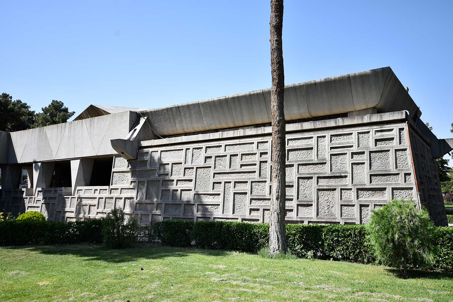 Mausoleum-of-Nader-Shah-Afshar-Houshang-Seyhoun