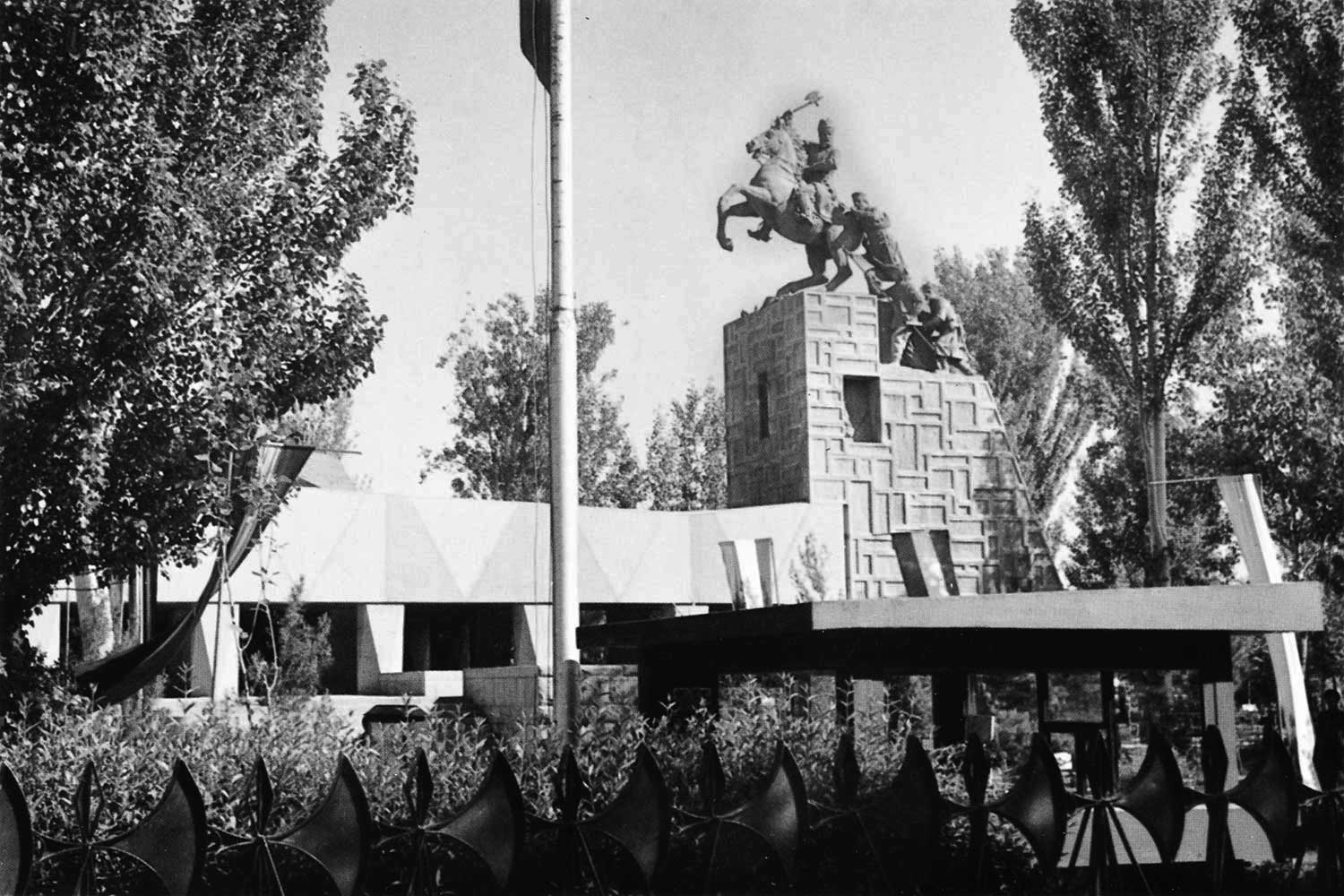 Mausoleum-of-Nader-Shah-Afshar-Houshang-Seyhoun