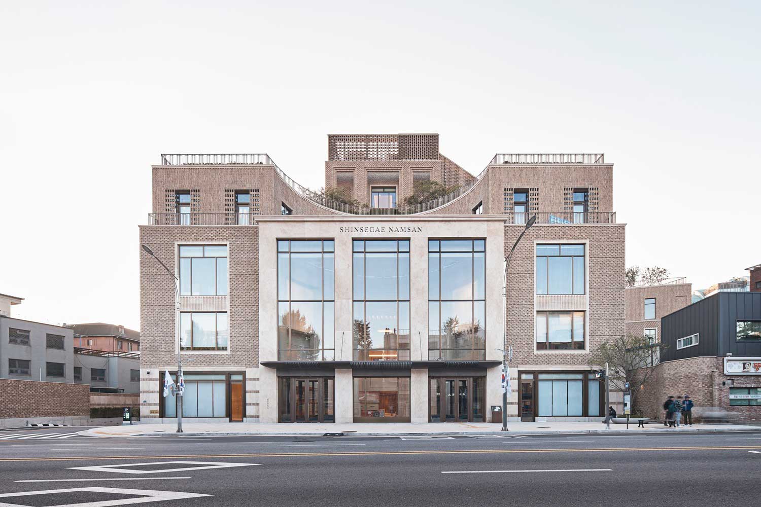 robert-am-stern-influential-american-architect-and-educator-passes-away-at-86_3