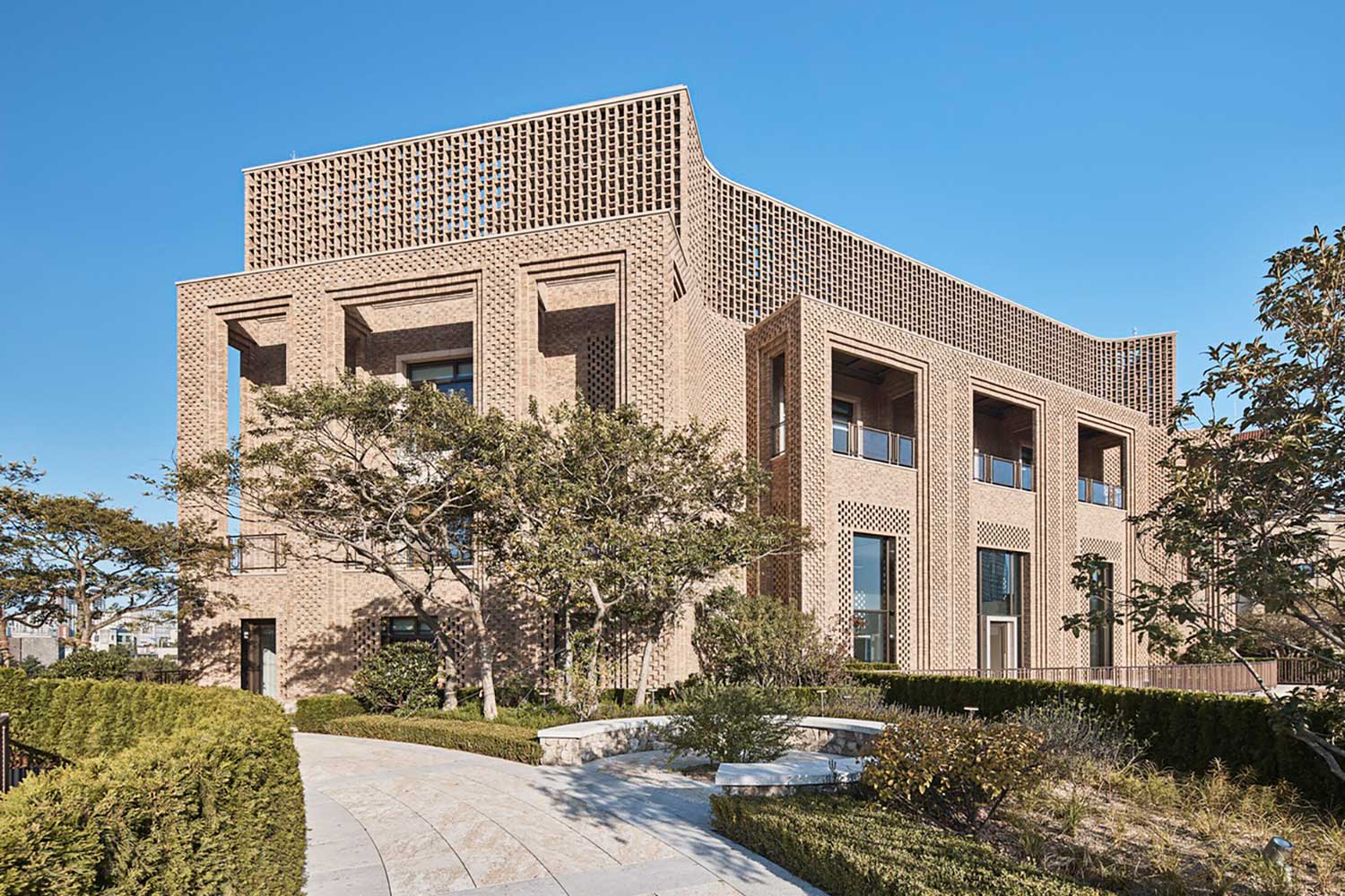 robert-am-stern-influential-american-architect-and-educator-passes-away-at-86_4